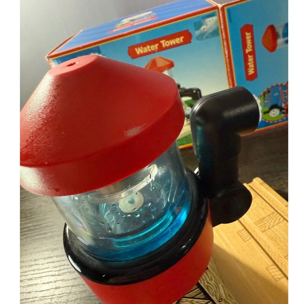 Thomas & Friends Water Tower Red Good 2001 Wooden Railway Gullane with Box